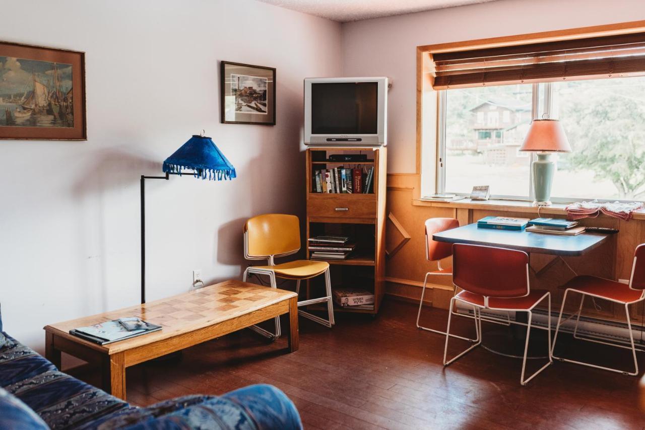 The Oceanfront Hotel Sointula 외부 사진