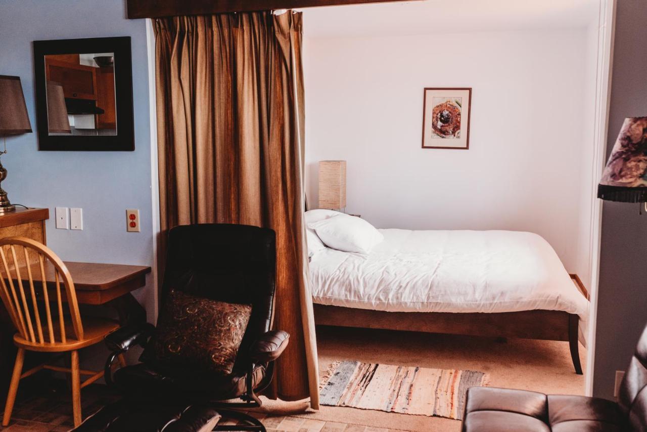 The Oceanfront Hotel Sointula 외부 사진